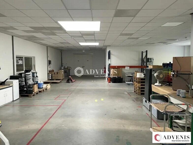 Flex in Canéjan for lease - Building Photo - Image 3 of 12