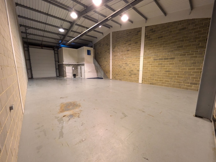 Unit 17B Cooting Rd, Aylesham for lease - Interior Photo - Image 2 of 11