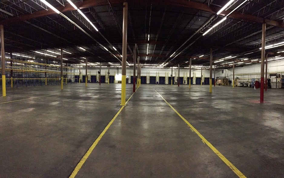 1016 SW Evangeline Trwy, Lafayette, LA for lease - Interior Photo - Image 3 of 3