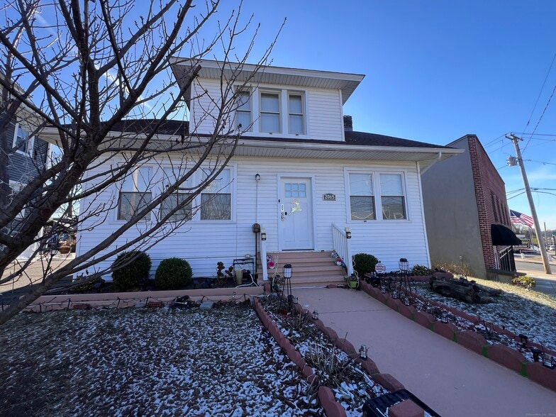 2065 Barnum Ave, Stratford, CT for lease - Building Photo - Image 2 of 18