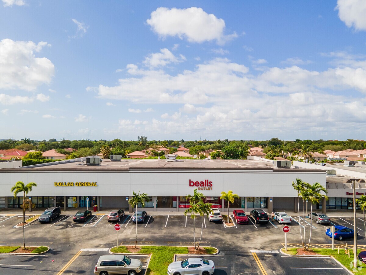 990010060 Pines Blvd, Pembroke Pines, FL 33024 Beall's Outlet Plaza