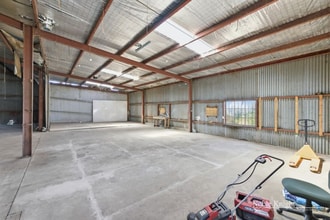 189 Monbulk Rd, Silvan for lease Interior Photo- Image 2 of 3