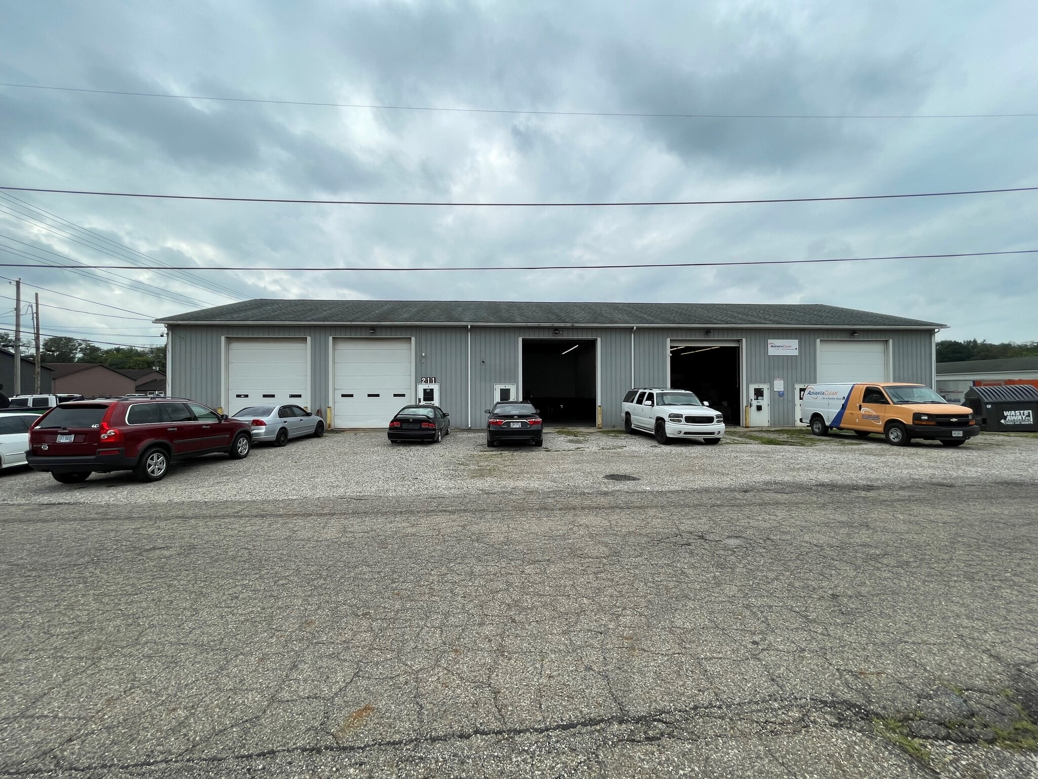 211 Montgomery Ave, Newark, OH for lease Building Photo- Image 1 of 18