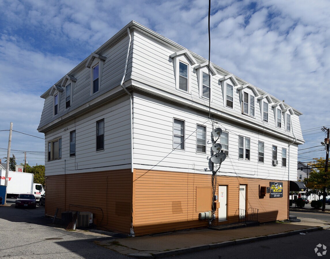 570 Douglas Ave, Providence, RI 02908