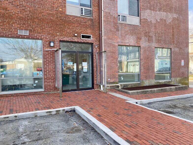 76 Broadway, Newport, RI for lease - Building Photo - Image 3 of 27