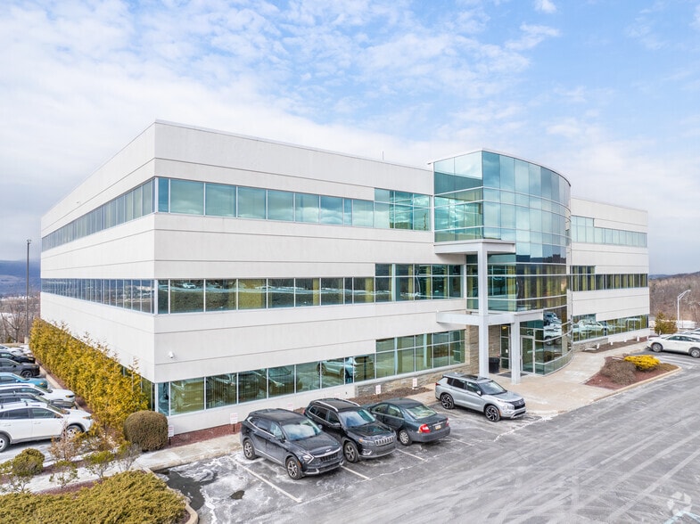 54 Glenmaura National Blvd, Moosic, PA for lease - Building Photo - Image 2 of 5