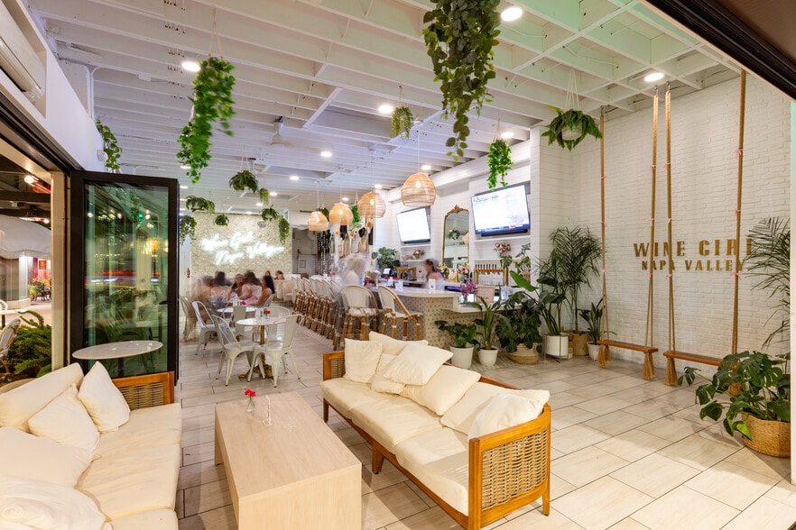 First & Franklin portfolio of 2 properties for sale on LoopNet.com - Interior Photo - Image 2 of 5