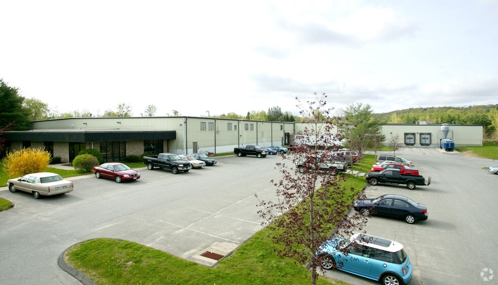 368 Ella Grasso Ave, Torrington, CT for lease - Building Photo - Image 2 of 8