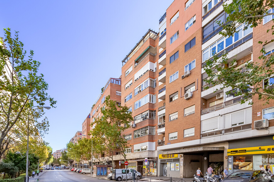 Calle de Clara del Rey, 14, Madrid, Madrid for lease - Building Photo - Image 2 of 2