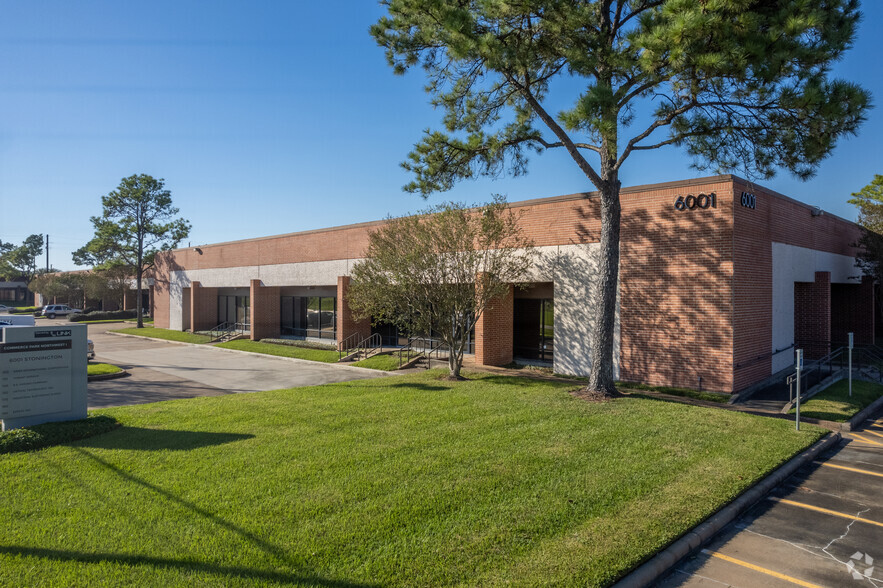 6001 Stonington St, Houston, TX for lease - Building Photo - Image 1 of 14