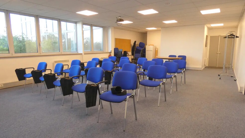 58 Chemin De La Justice, Châtenay-Malabry for sale - Interior Photo - Image 3 of 8