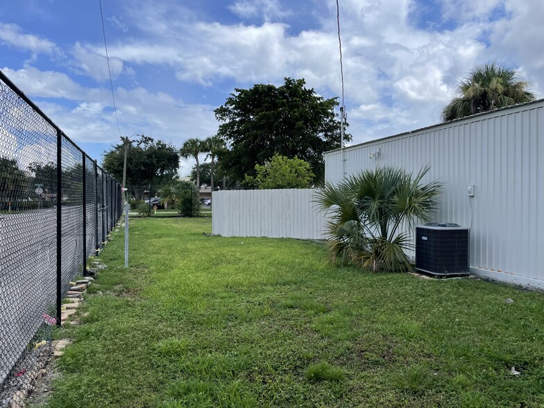 2054 Crawford St, Fort Myers, FL for lease - Other - Image 2 of 3