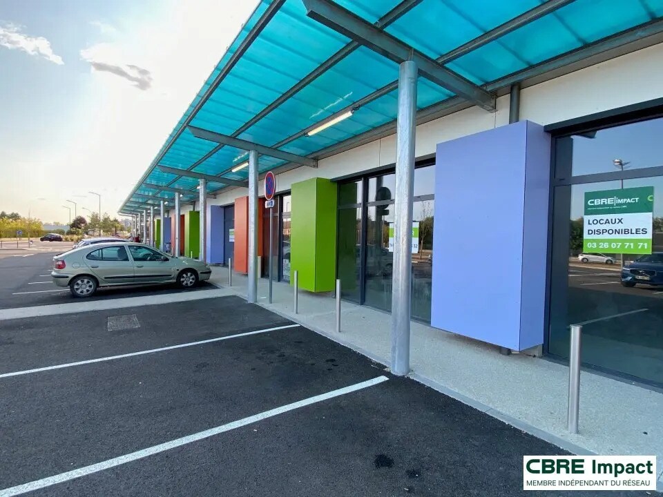 Retail in Pont-Sainte-Marie for lease Building Photo- Image 1 of 8