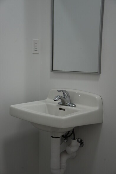25 Industrial Tract, Hudson, NY for lease - Interior Photo - Image 3 of 26