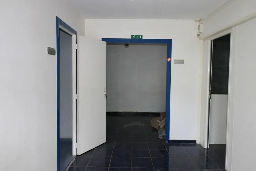 27 Avenue De La Constellation, Cergy for lease - Interior Photo - Image 2 of 5