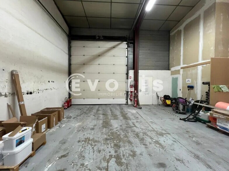 Flex in Chassieu for sale - Interior Photo - Image 2 of 10