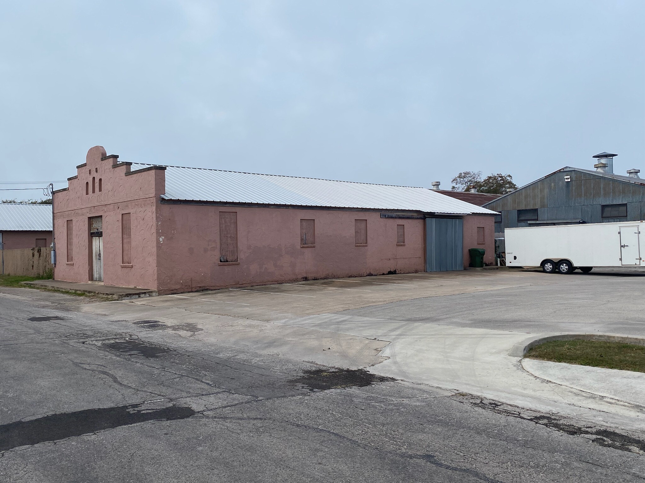 1100 N Camp St, Seguin, TX for sale Building Photo- Image 1 of 1