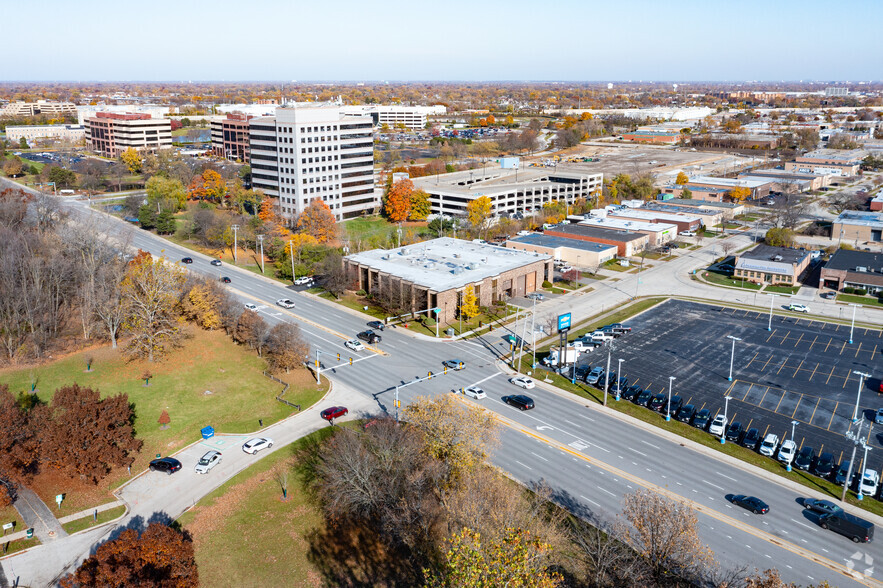 225 N Arlington Heights Rd, Elk Grove Village, IL for lease - Aerial - Image 3 of 13