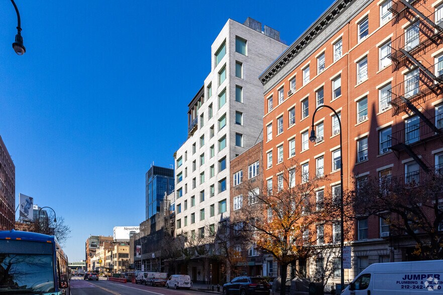 345-349 W 14th St, New York, NY for lease - Building Photo - Image 2 of 9