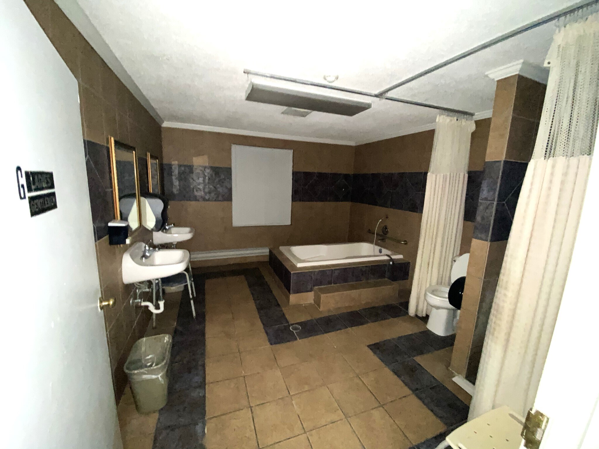 206 Wannish Ave, Lake Waccamaw, NC 28450 VACANT Formerly Lake