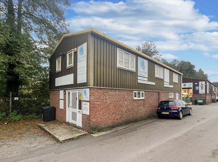 72 Station Rd, Liss for sale - Building Photo - Image 1 of 10