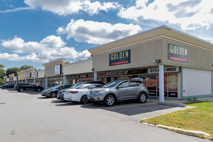 1730-1758 Montreal Rd, Ottawa, ON for lease - Building Photo - Image 2 of 10