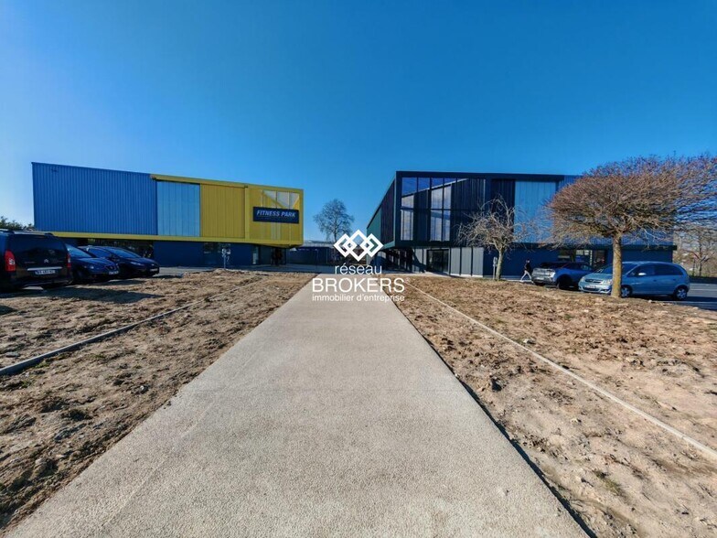 Retail in Tours for lease - Building Photo - Image 2 of 6