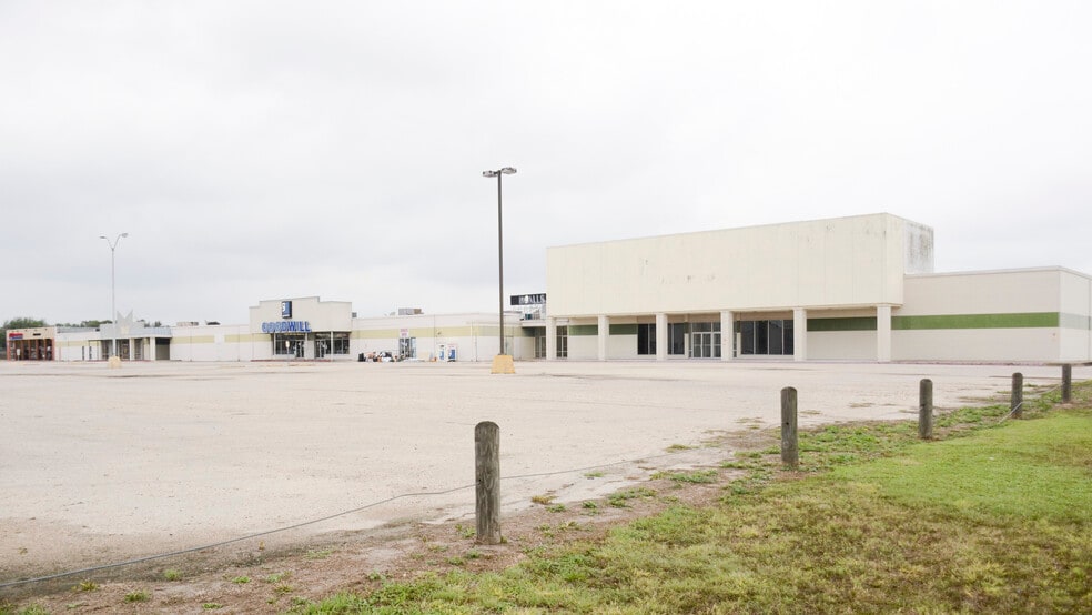 1501 E Main St, Alice, TX for lease - Building Photo - Image 2 of 5