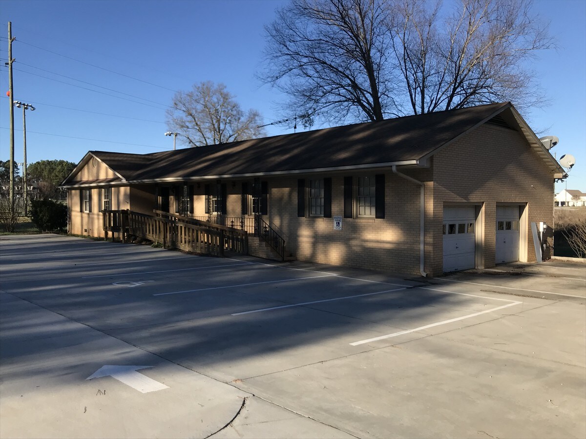 324 Old Abbeville Hwy, Greenwood, SC 29649