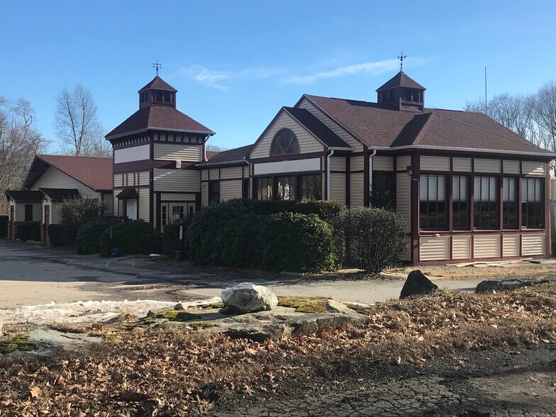 102 Putnam Pike, Chepachet, RI for sale - Primary Photo - Image 1 of 1