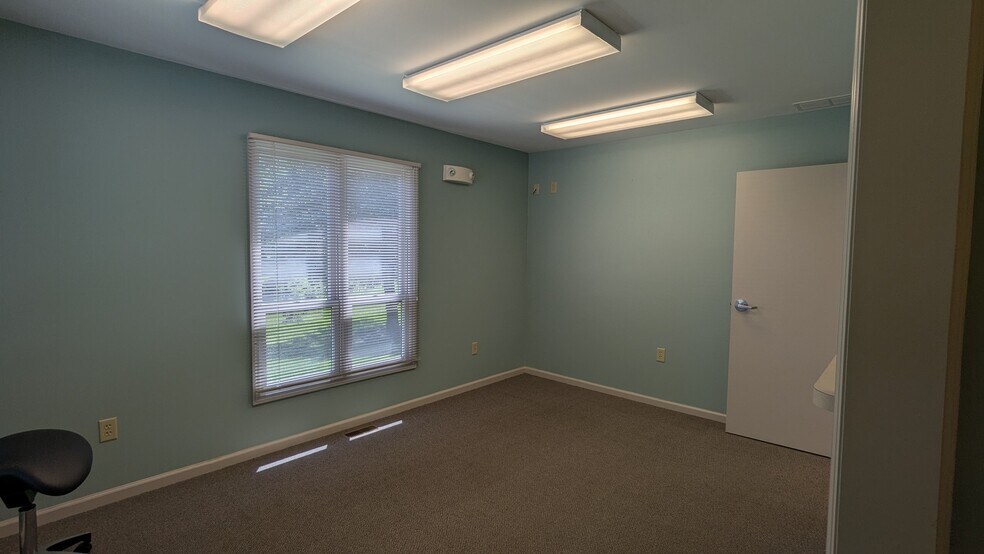 139 Lewis Ave, Circleville, OH for lease - Interior Photo - Image 2 of 13