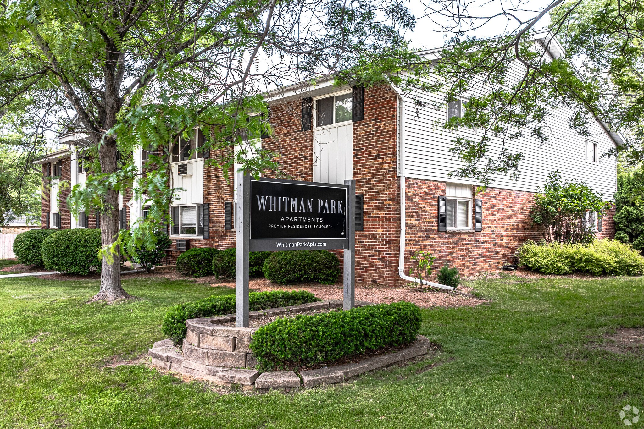 1033-1095 Lowell Dr, Oconomowoc, WI for sale Primary Photo- Image 1 of 1