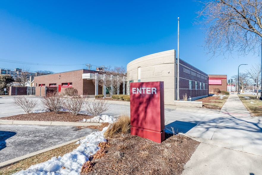 7126 N Lincoln Ave, Lincolnwood, IL for sale - Primary Photo - Image 1 of 1