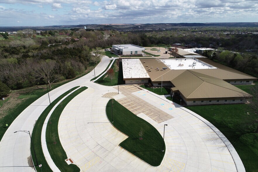 1213 Bakers Way, Manhattan, KS for sale - Primary Photo - Image 1 of 1