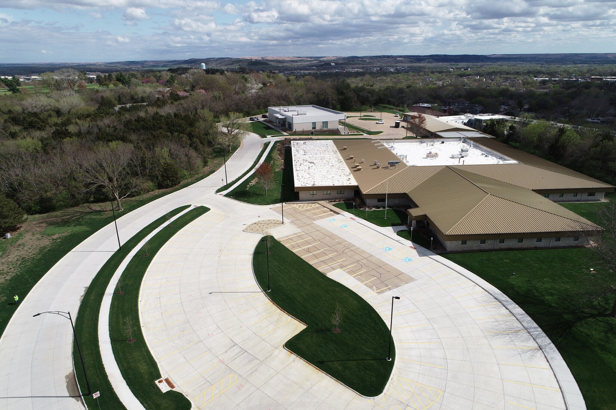 1213 Bakers Way, Manhattan, KS for sale Primary Photo- Image 1 of 1