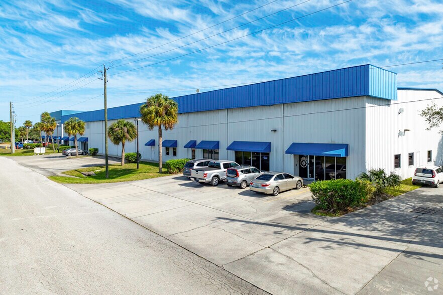 405 Atlantis Rd, Cape Canaveral, FL for sale - Primary Photo - Image 1 of 1