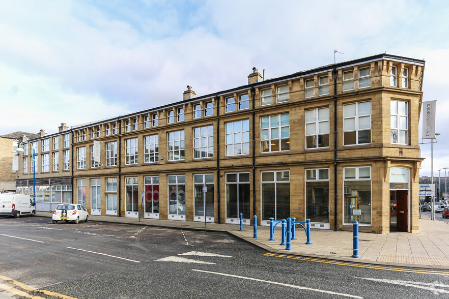 5-7 Northumberland St, Huddersfield for lease - Building Photo - Image 2 of 5