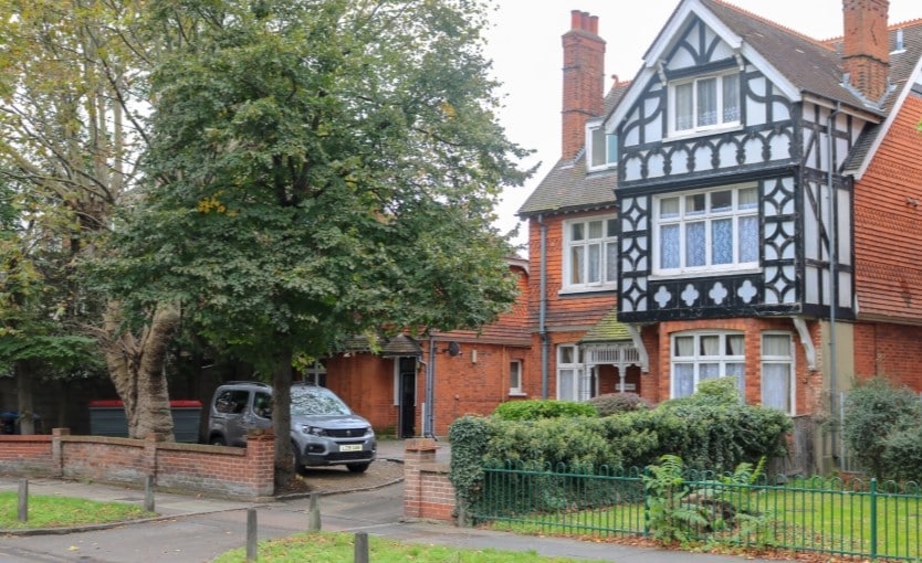 385-387 London Rd, Mitcham for sale Primary Photo- Image 1 of 1