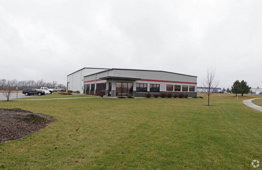 1631 Hobbs Dr, Delavan, WI for sale - Primary Photo - Image 1 of 1