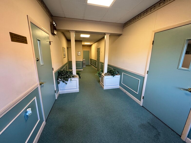 353 Centerville Rd, Warwick, RI for lease - Building Photo - Image 3 of 12