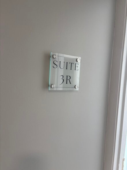 1004 Reisterstown Rd, Pikesville, MD for lease - Interior Photo - Image 3 of 11