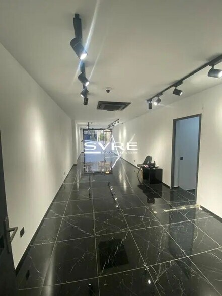 Retail in Marseille for lease - Building Photo - Image 2 of 6