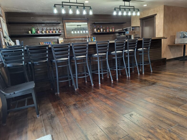 204 S Coeur D Alene Ave, Harrison, ID for sale - Interior Photo - Image 3 of 33