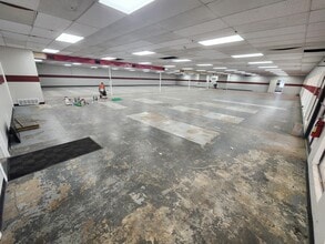 732 W Kennedale Pky, Kennedale, TX for lease Interior Photo- Image 2 of 13