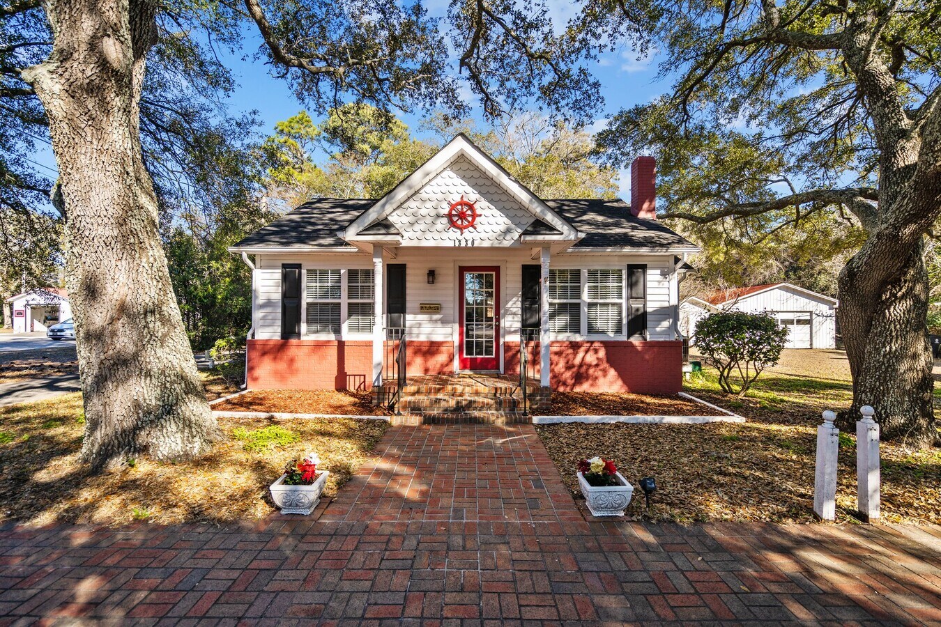 1330 N Howe St, Southport, NC 28461