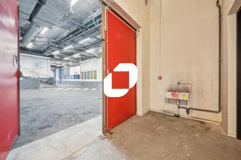 Retail in Vanves for lease - Building Photo - Image 2 of 12