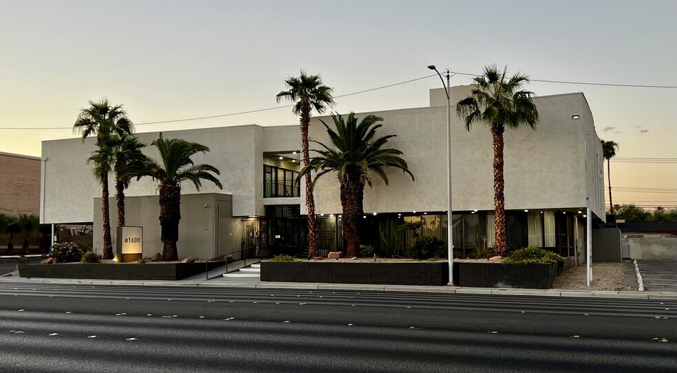 1600 E Desert Inn Rd, Las Vegas, NV for lease - Building Photo - Image 3 of 8