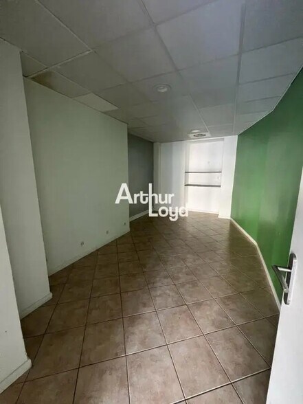 Retail in Saint-Raphaël for lease - Interior Photo - Image 3 of 4