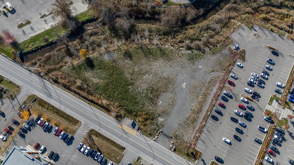 6235 Rue Doris-Lussier, Boisbriand, QC for sale Primary Photo- Image 1 of 10