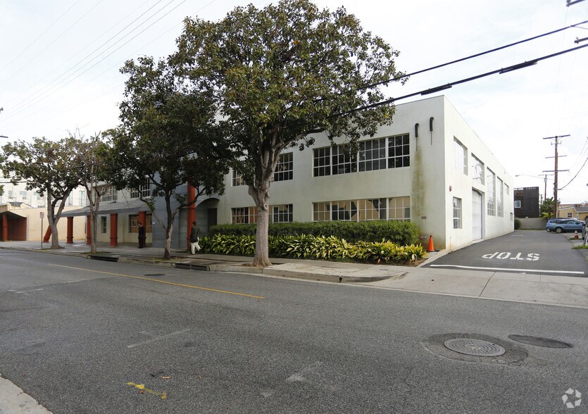3960 Ince Blvd, Culver City, CA for lease - Building Photo - Image 2 of 3